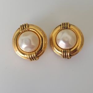 Vintage Chanel Costume Pearl Earrings
